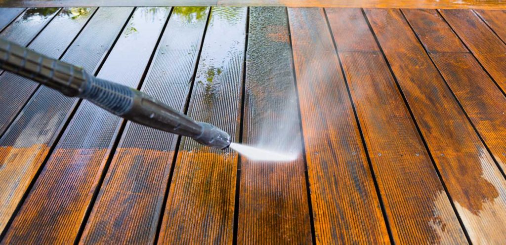 DECK & FENCE CLEANING